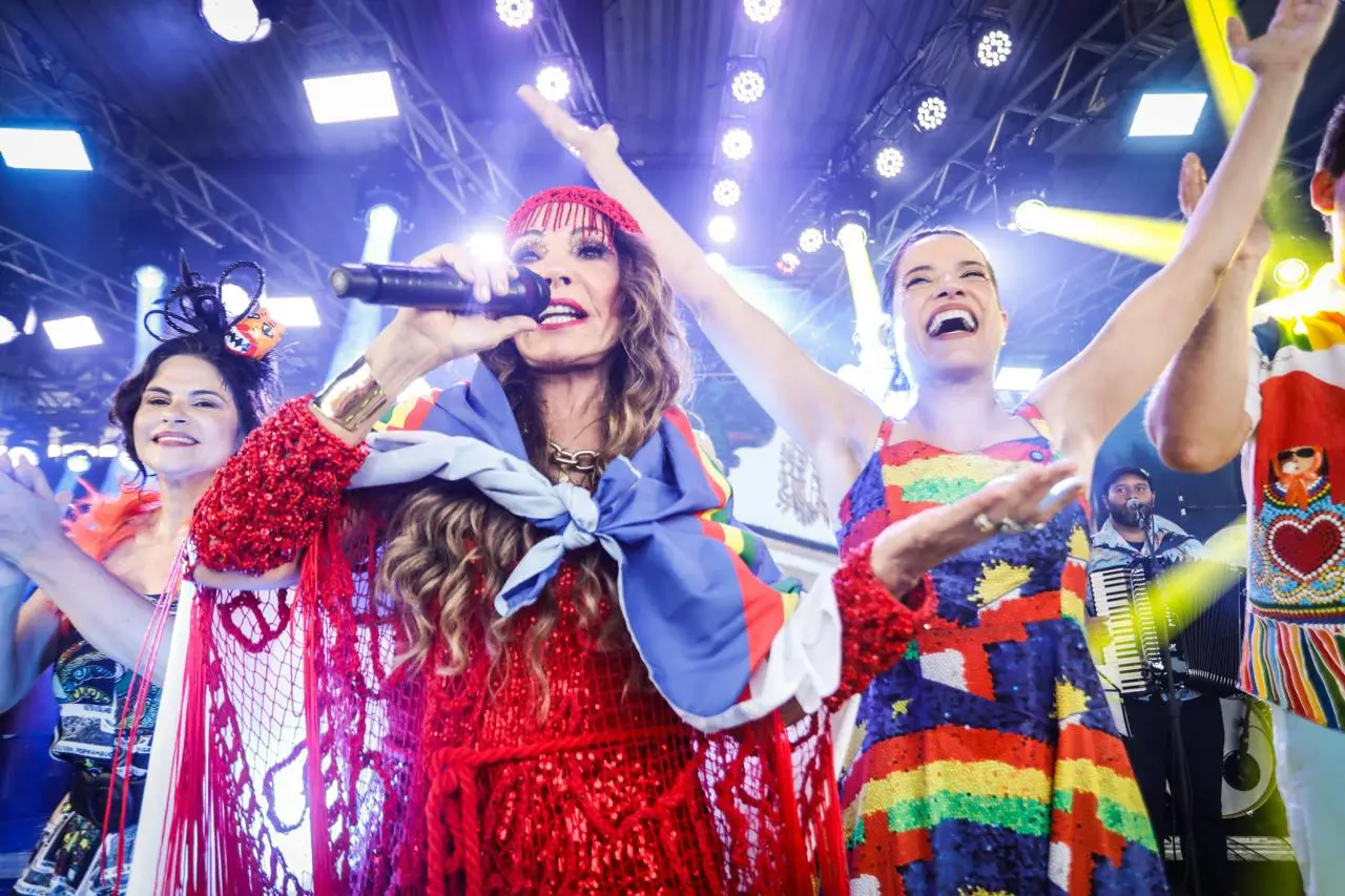 Raquel Lyra prestigia Carnaval de Paudalho e destaca força da cultura e da economia na Mata Norte