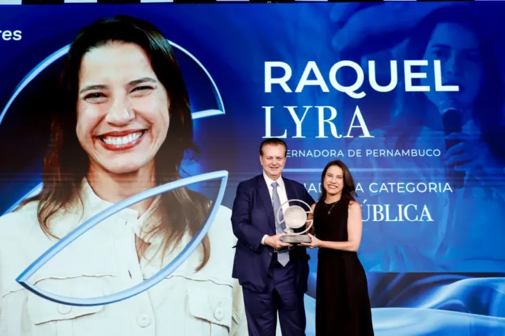 Governadora Raquel Lyra recebe Prêmio Mulheres Exponenciais 2026 em Brasília