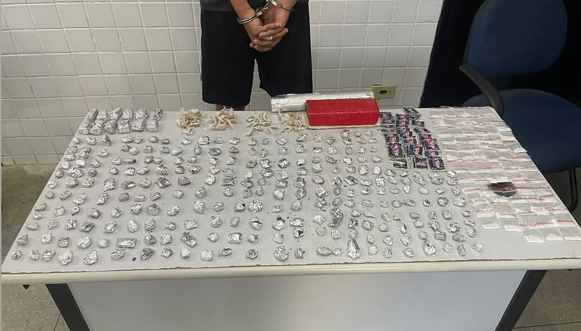 Homem é preso com drogas durante operação conjunta na Rua do Sol, em Paudalho