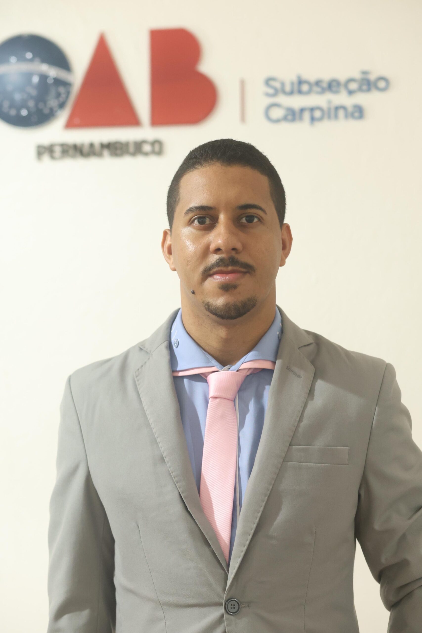 De vendedor de pastel a advogado: a trajetória de superação de Elliel Flor rumo à OAB