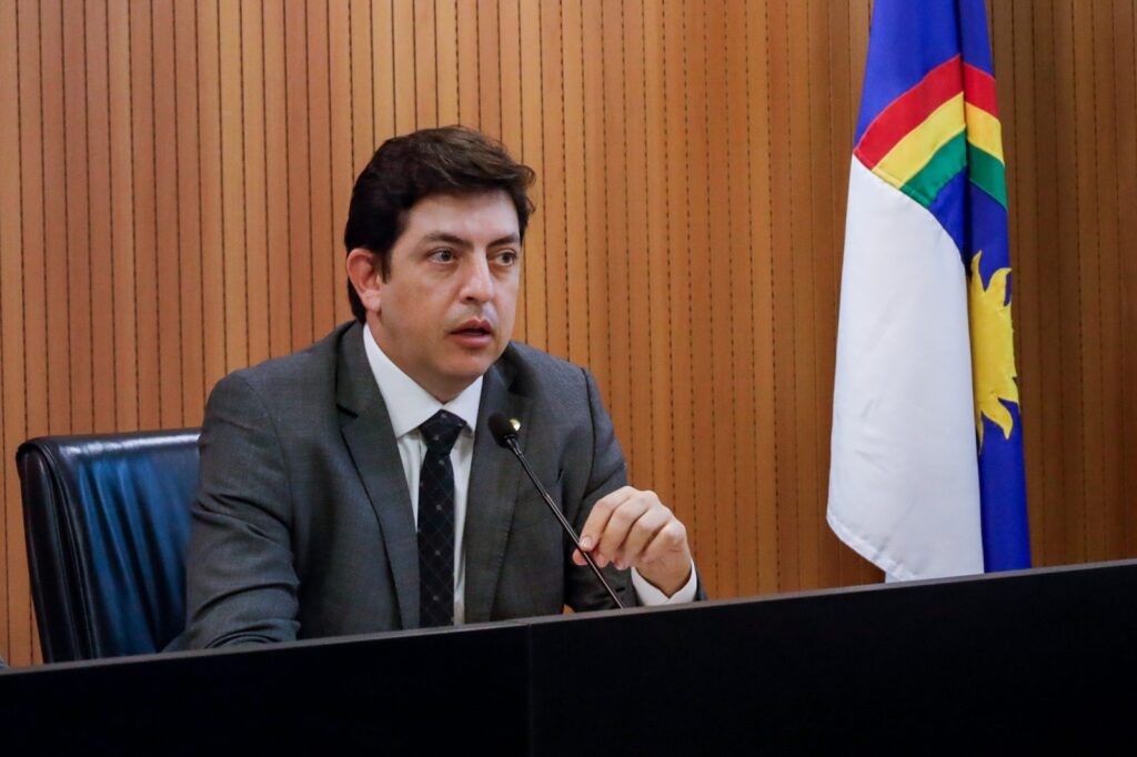 Deputado Henrique Queiroz Filho (PP) confirma saída do bloco governista na Alepe