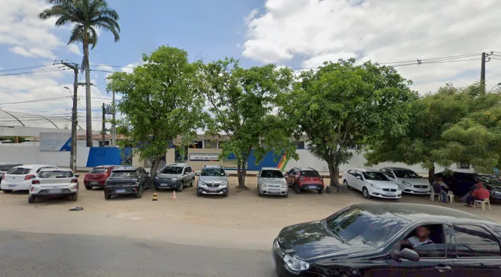 Professora relata ameaça após pedir que aluna desligasse celular em escola de Carpina