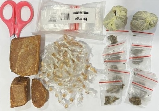 Polícia Militar desarticula ponto de tráfico e prende quatro suspeitos em Goiana