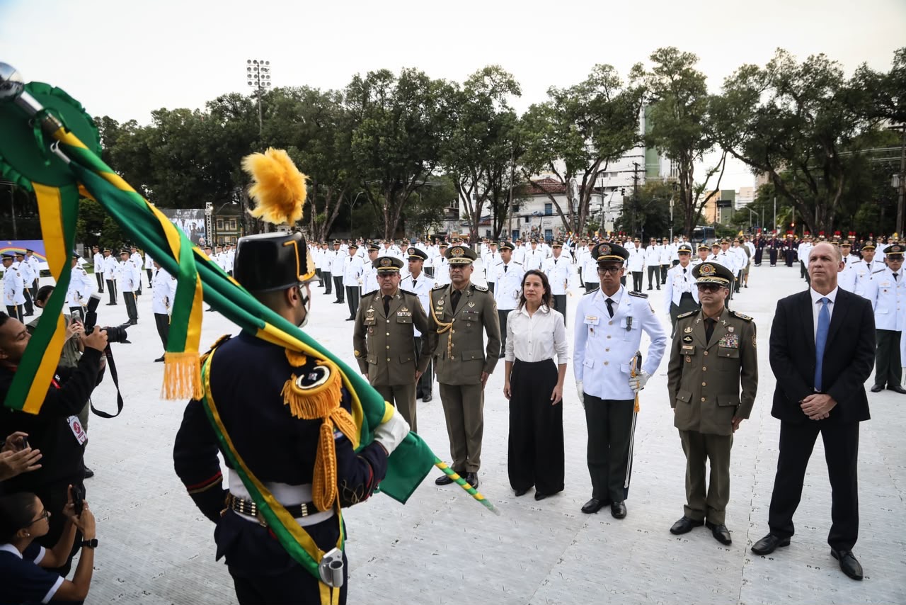 Governadora Raquel Lyra comanda formatura e entrega 182 novos oficiais da PMPE para reforçar segurança pública de Pernambuco