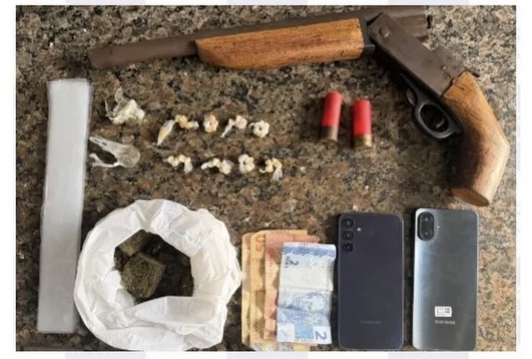 Drogas, arma e celulares roubados são apreendidos pela PM em Goiana