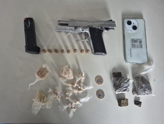 Polícia Militar apreende arma e drogas durante operação em Itambé