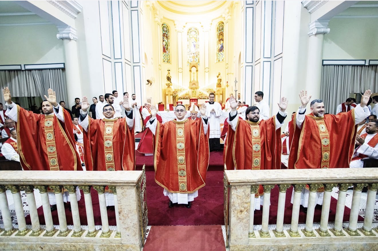 Após ordenação, cinco novos padres recebem suas primeiras nomeações na Diocese de Nazaré